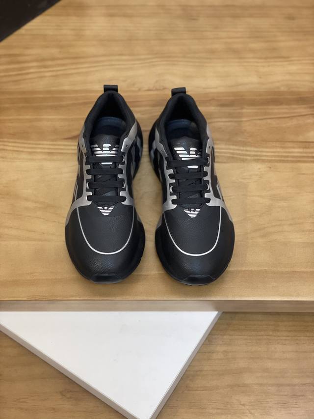 售 价: 商品商标：Armani* 阿玛尼* 低帮运动鞋 正码码数: 38-44 可订做45 商品材料：鞋面进口牛皮，透气内里，原版大底。 编 号:388